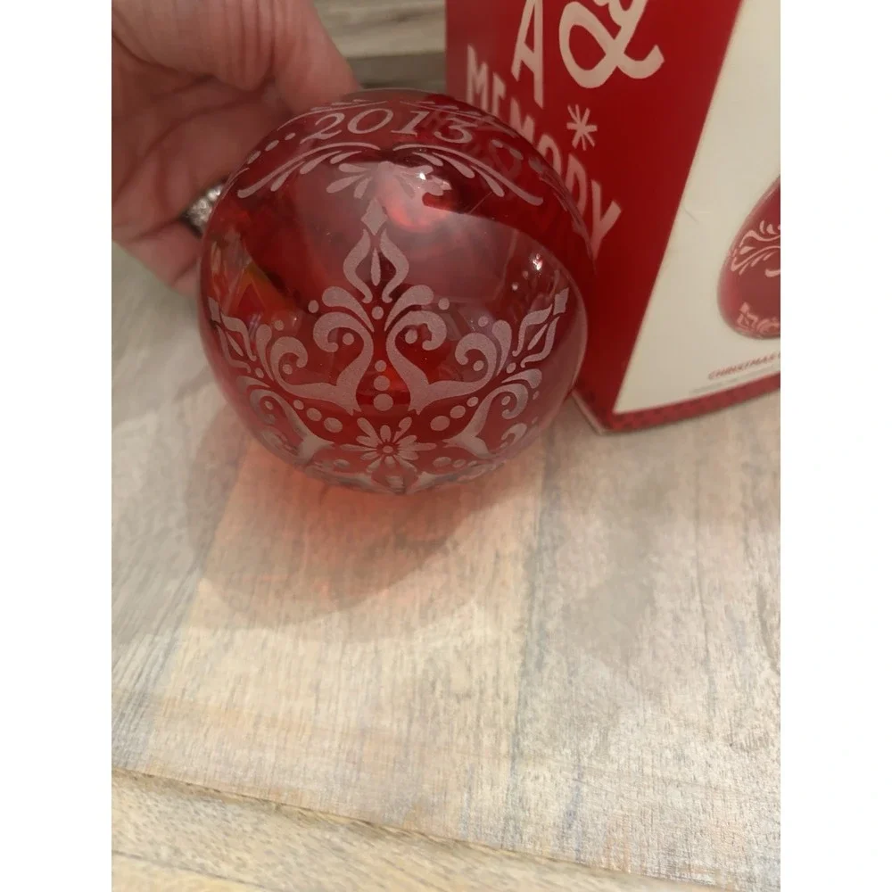HALLMARK 2013 CHRISTMAS COMMEMORATIVE GLASS SERIES BULB ORNAMENT Euc